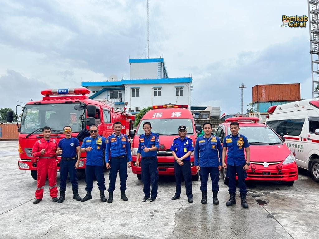 Pemerintah Kabupaten Garut menerima mobil hibah dari Jepang Pemerintah Kabupaten Garut menerima mobil hibah dari Jepang