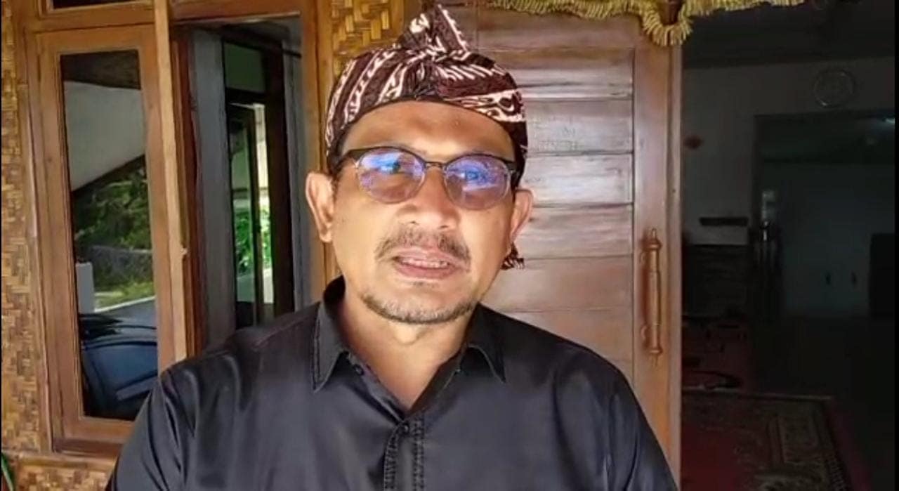 Wakil Bupati Garut Helmi Budiman meminta warga waspada, jangan menempati rumah yang sudah labil, karena Khawatir jika terjadi gempa susulan Wakil Bupati Garut Helmi Budiman meminta warga waspada, jangan menempati rumah yang sudah labil, karena Khawatir jika terjadi gempa susulan