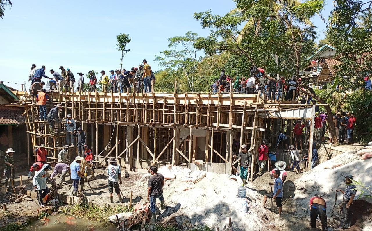 kegiatan peroses pengecoran Masji Al-barokah kp sodong rt 02 rw 10Desa panyindangan pakenjeng kabupaten garut