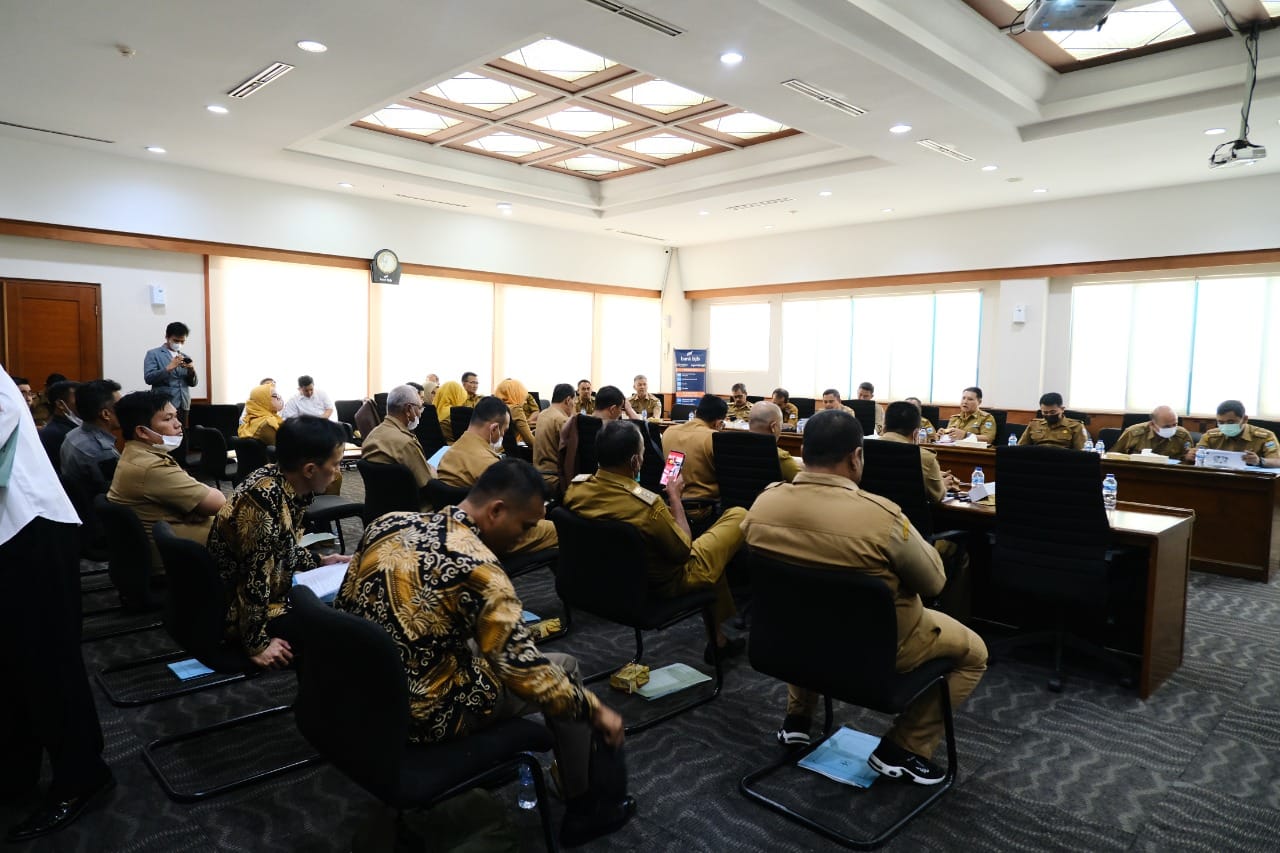 rapat kerja yang diselenggarakan Dinas Pemberdayaan Masyarakat Desa (DPMD) Kabupaten Garut di aula bank BJB Senin 9 Januari 2023. rapat kerja yang diselenggarakan Dinas Pemberdayaan Masyarakat Desa (DPMD) Kabupaten Garut di aula bank BJB Senin 9 Januari 2023.