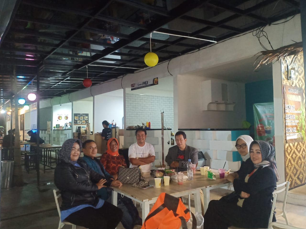 Tim OTW Garut bahas masalah LGBT bersama Anggota DPRD Garut Tim OTW Garut bahas masalah LGBT bersama Anggota DPRD Garut