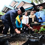 Sekda Garut Nurdin Yana menyebut program tanam panen cepat dengan memanfaatkan pekarangan untuk menanam komoditi pangan bisa tekan inflasi Sekda Garut Nurdin Yana menyebut program tanam panen cepat dengan memanfaatkan pekarangan untuk menanam komoditi pangan bisa tekan inflasi