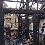 Tiga rumah mengalami kebakaran di Desa Pasirkiamis, Kecamatan Pasirwangi, Garut. Satu rumah ludes terbakar Tiga rumah mengalami kebakaran di Desa Pasirkiamis, Kecamatan Pasirwangi, Garut. Satu rumah ludes terbakar