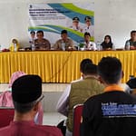 Kades Pasirwangi saat mengadakan musrenbang kemarin. Dalam musrenbang itu Kades kembali mengusulkan pembangunan drainase jalan Pasirwangi Kades Pasirwangi saat mengadakan musrenbang kemarin. Dalam musrenbang itu Kades kembali mengusulkan pembangunan drainase jalan Pasirwangi