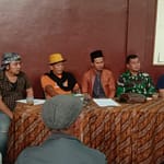 Pemdes Sirnagalih Kecamatan Bayongbong mendapatkan apresiasi karena telah memfasilitasi musyawarah sengketa tanah warganya Pemdes Sirnagalih Kecamatan Bayongbong mendapatkan apresiasi karena telah memfasilitasi musyawarah sengketa tanah warganya