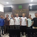 IMG desak Kejati Jabar untuk mengambil alih kasus dugaan korupsi pokir, reses DPRD Garut periode 2014-2019. (Jamjam Purnama tiga dari kiri, bersama tim IMG mengunjungi Kejati Jabar) IMG desak Kejati Jabar untuk mengambil alih kasus dugaan korupsi pokir, reses DPRD Garut periode 2014-2019. (Jamjam Purnama tiga dari kiri, bersama tim IMG mengunjungi Kejati Jabar)