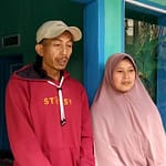 Ade Dadang dan istrinya penerima bantuan rutilahu di Desa Karyajaya Ade Dadang dan istrinya penerima bantuan rutilahu di Desa Karyajaya