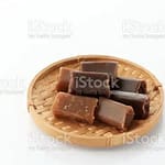 Dodol Garut panganan khas Kota Intan. Teksturnya lengket dan kenyal (istockphoto) Dodol Garut panganan khas Kota Intan. Teksturnya lengket dan kenyal (istockphoto)