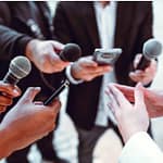 Ilustrasi wartawan tengah wawancara (foto istock) Ilustrasi wartawan tengah wawancara (foto istock)