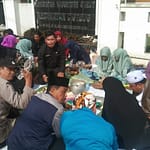 Kecamatan Cigedug dan unsur masyarakat memeriahkan Hari Jadi Garut dengan festival nasi liwet. Makan di bahu jalan Kecamatan Cigedug dan unsur masyarakat memeriahkan Hari Jadi Garut dengan festival nasi liwet. Makan di bahu jalan