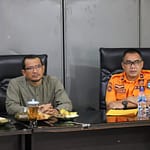 Wakil Bupati Garut Helmi Budiman (kiri) dan Kepala Pelaksana BPBD Garut Satriabudi (kanan) dalam rapat koordinasi Kamis malam di kantor BPBD Wakil Bupati Garut Helmi Budiman (kiri) dan Kepala Pelaksana BPBD Garut Satriabudi (kanan) dalam rapat koordinasi Kamis malam di kantor BPBD