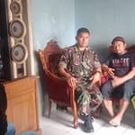 Babinsa Sukagalih bersama Bhabinkamtibmas, dan Lurah, berunding untuk memulangkan Sendi Babinsa Sukagalih bersama Bhabinkamtibmas, dan Lurah, berunding untuk memulangkan Sendi