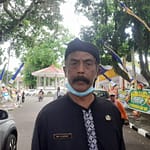 Asep Sulaeman, Kades Babakanloa, Kecamatan Pangatikan, menyayangkan pemberian bantuan motor oleh Pemkab Garut ada yang tidak dilengkapi helm Asep Sulaeman, Kades Babakanloa, Kecamatan Pangatikan, menyayangkan pemberian bantuan motor oleh Pemkab Garut ada yang tidak dilengkapi helm