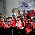 Lembaga Kesejahteraan Sosial (LKS) Pundi Amal Nusantara menggelar santunan untuk 50 anak yatim dan dhuafa di Masjid Babussalam Lembaga Kesejahteraan Sosial (LKS) Pundi Amal Nusantara menggelar santunan untuk 50 anak yatim dan dhuafa di Masjid Babussalam