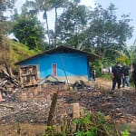 Yudha Puja Turnawan bersama jajaran PAC PDI Perjuangan Cilawu mengunjungi Idah korban kebakaran di Desa Sukamaju Kecamatan Cilawu Yudha Puja Turnawan bersama jajaran PAC PDI Perjuangan Cilawu mengunjungi Idah korban kebakaran di Desa Sukamaju Kecamatan Cilawu