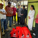 Ketua DPC PDI Perjuangan Garut bersama sejumlah pengurus DPC dan PAC Cikajang mengunjungi korban kebakaran di Desa Margamulya, Kecamatan Cikajang Ketua DPC PDI Perjuangan Garut bersama sejumlah pengurus DPC dan PAC Cikajang mengunjungi korban kebakaran di Desa Margamulya, Kecamatan Cikajang