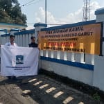 Mahasiswa yang tergabung dalam KAMMI Garut melakukan aksi protes karena jalan provinsi rusak berat di jalur Leles-Kadungora. Mahasiswa memasang banner yang ditujukan ke Gubernur Jabar Mahasiswa yang tergabung dalam KAMMI Garut melakukan aksi protes karena jalan provinsi rusak berat di jalur Leles-Kadungora. Mahasiswa memasang banner yang ditujukan ke Gubernur Jabar