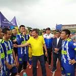 Bupati Garut Rudy Gunawan bersama para legenda pemain Persib Bandung merasakan stadion RAA Adiwijaya Bupati Garut Rudy Gunawan bersama para legenda pemain Persib Bandung merasakan stadion RAA Adiwijaya