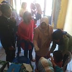 Pekan Imunisasi Nasional di kantor Desa Binakarya Pekan Imunisasi Nasional di kantor Desa Binakarya