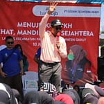 Wabup Garut menyambut masyarakat di acara pelaksanaan Gebyar Program Keluarga Harapan Wabup Garut menyambut masyarakat di acara pelaksanaan Gebyar Program Keluarga Harapan