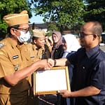 Wabup Garut Serahkan Penghargaan Sekolah Adiwiyata Tingkat Kabupaten Garut Wabup Garut Serahkan Penghargaan Sekolah Adiwiyata Tingkat Kabupaten Garut