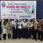 Poto bersama dengan beberapa siswa selepas acara lomba cerdas cermat di di Gedung Bale Paminton, Poto bersama dengan beberapa siswa selepas acara lomba cerdas cermat di di Gedung Bale Paminton,