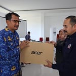 Simbolis Pemberian leptop kepada TKSK Simbolis Pemberian leptop kepada TKSK