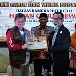 Rudy-Helmi Merasa Belum Maksimal Memimpin Kabupaten Garut, Meski Dianugerahi Pemimpin Inspiratif Pembangunan Rudy-Helmi Merasa Belum Maksimal Memimpin Kabupaten Garut, Meski Dianugerahi Pemimpin Inspiratif Pembangunan
