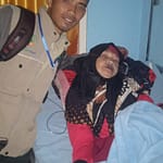 Relawan Kesehatan Peduli saat menemui pasieun Relawan Kesehatan Peduli saat menemui pasieun