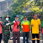Sesi Poto bersama diacara Mitigasi pembersihan sampah Sesi Poto bersama diacara Mitigasi pembersihan sampah