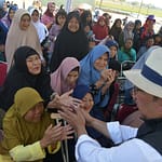 Ridwan Kamil Saat Menyapa Warga Ridwan Kamil Saat Menyapa Warga