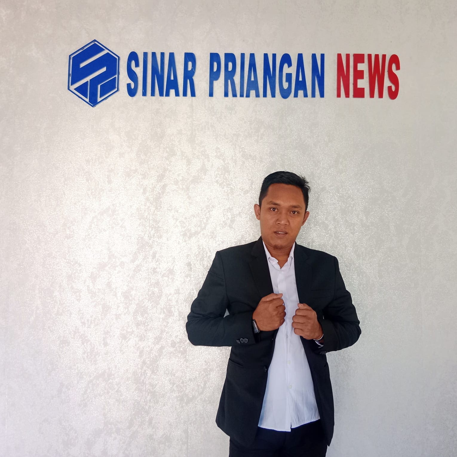 Mohamad Husni M. Pimpinan Redaksi Sinarpriangan News