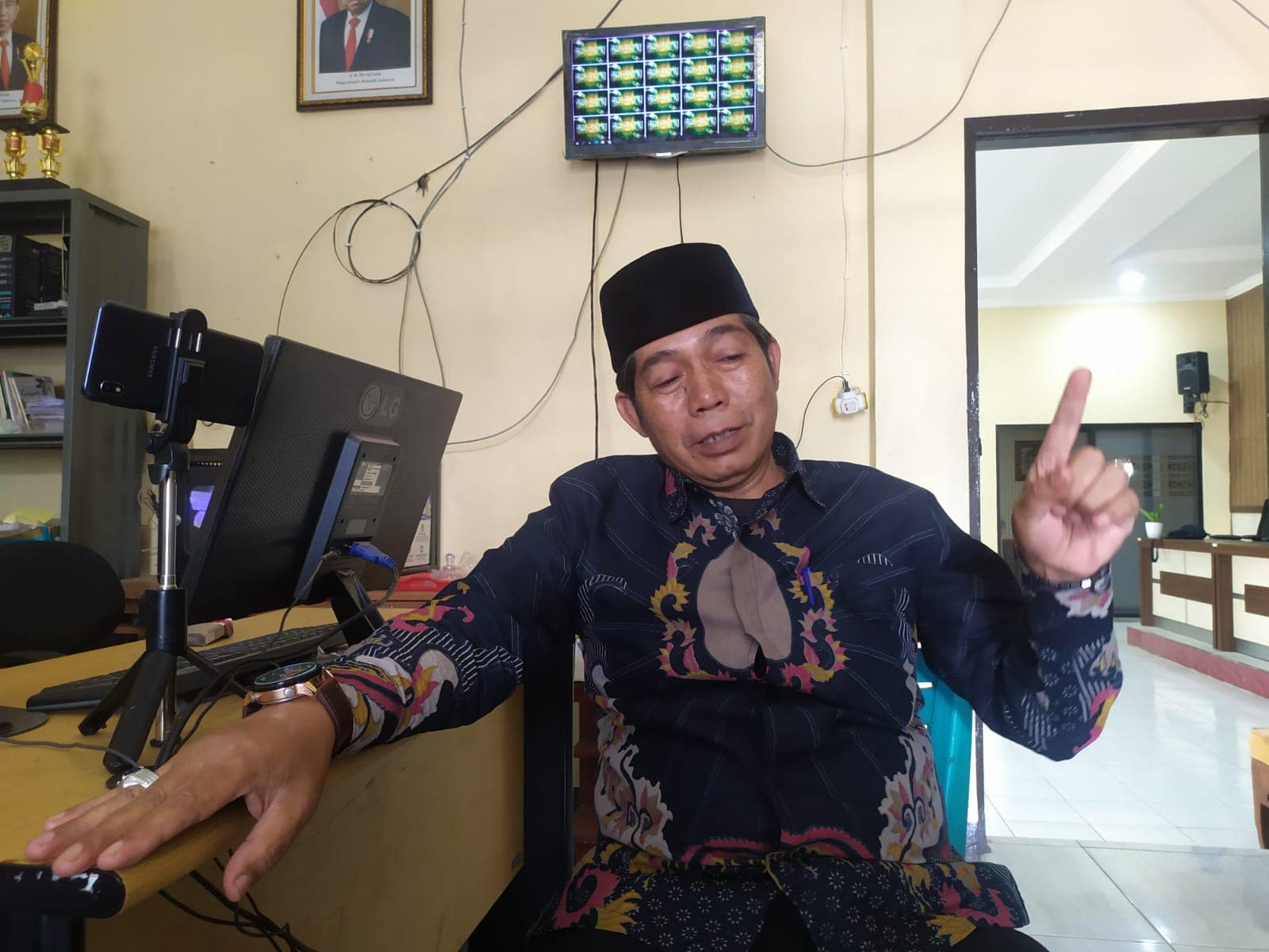 Ade Mohamad Sofyan, Kades Cintaasih, Kecamatan Samarang, Kabupaten Garut Ade Mohamad Sofyan, Kades Cintaasih, Kecamatan Samarang, Kabupaten Garut
