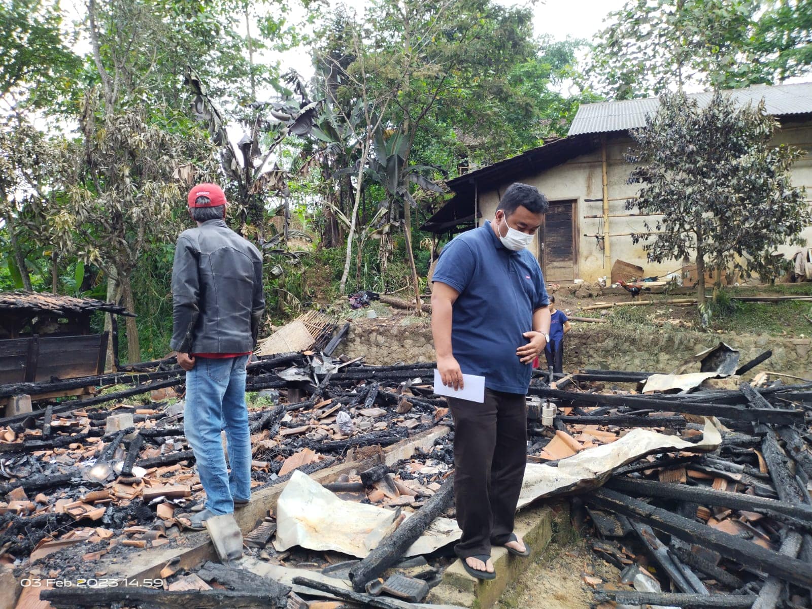 Yudha Legislator Garut Fraksi PDI Perjuangan berkunjung ke korban kebakaran di Limbangan Yudha Legislator Garut Fraksi PDI Perjuangan berkunjung ke korban kebakaran di Limbangan