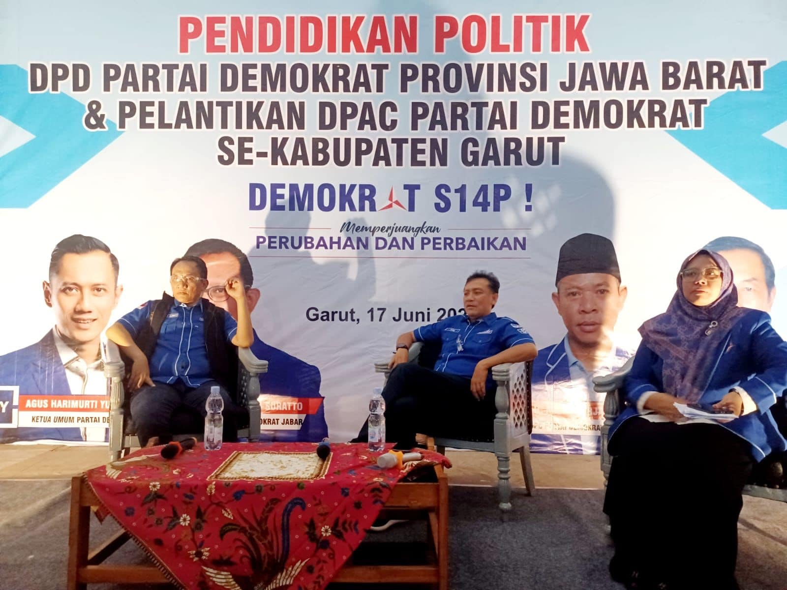 DPD Demokrat Jabar Gelar Pelantikan dan Pendidikan Politik kepada Pengurus DPAC di Kabupaten Garut DPD Demokrat Jabar Gelar Pelantikan dan Pendidikan Politik kepada Pengurus DPAC di Kabupaten Garut
