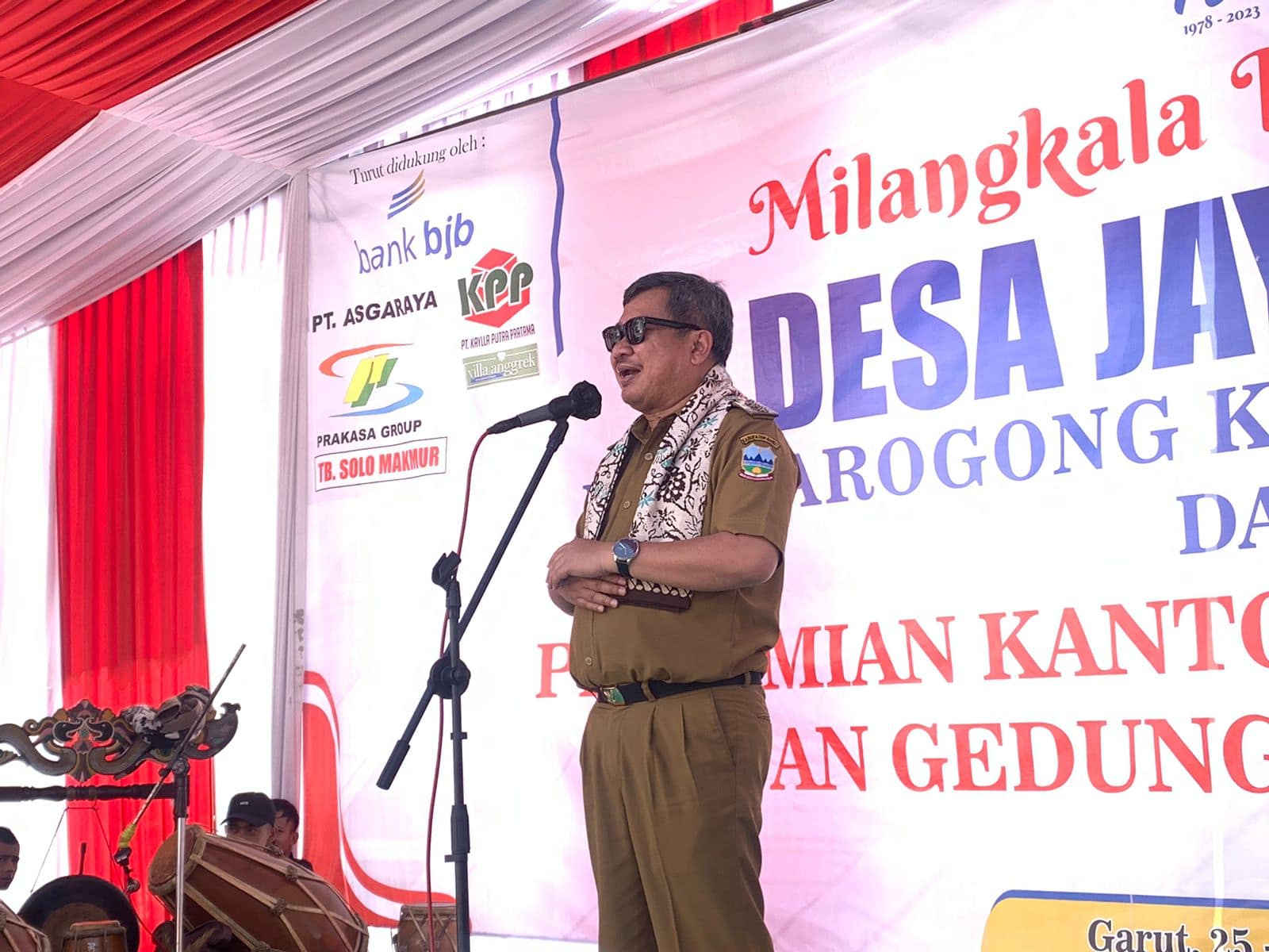 Bupati Garut Rudi Gunawan Sedang pidato