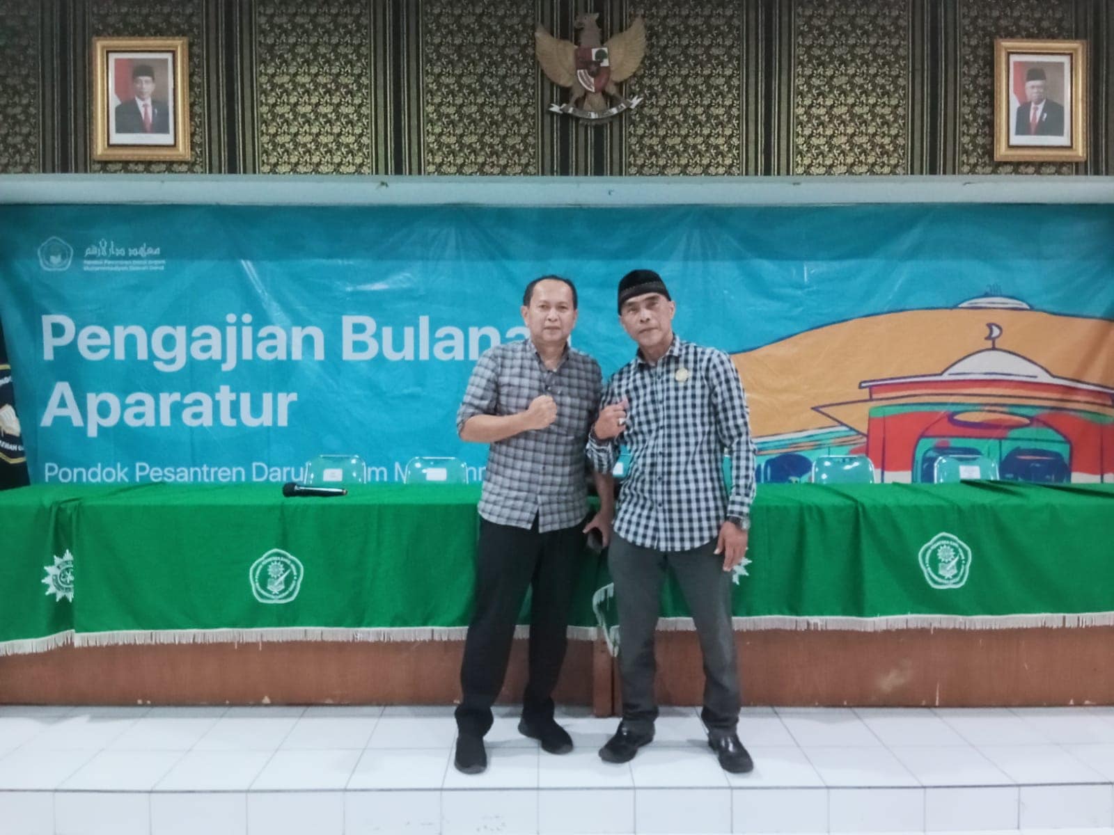 Ustadz Buddy Oconk perwakilak Ikadam 12 (kanan)