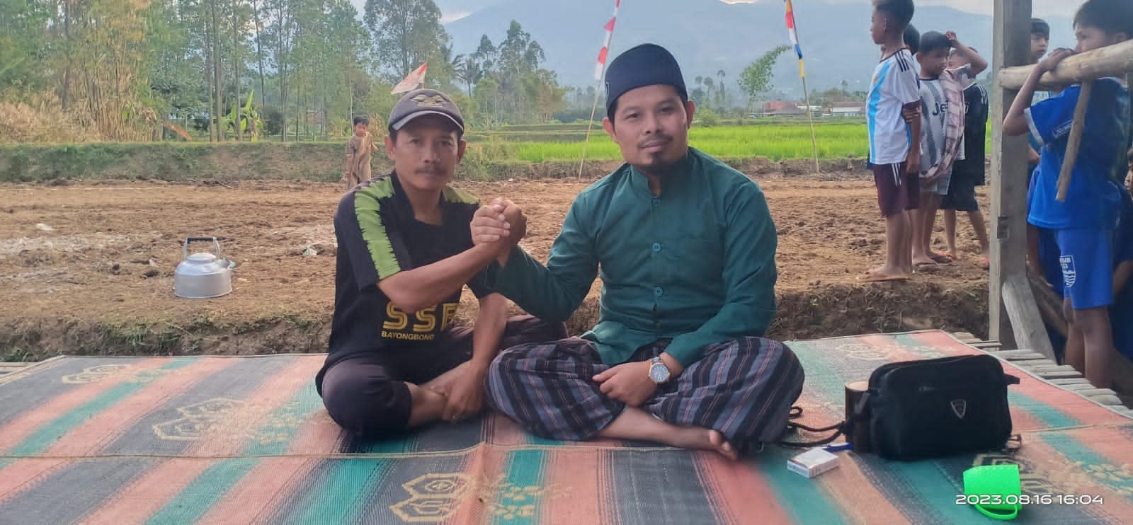 Ust Kusnadi dan Warga