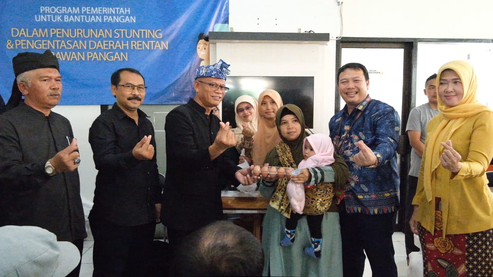 Kepala BKKBN Jabar dan Sekda Garut Tinjau Penyaluran Bantuan di Kabupaten Garut Kepala BKKBN Jabar dan Sekda Garut Tinjau Penyaluran Bantuan di Kabupaten Garut