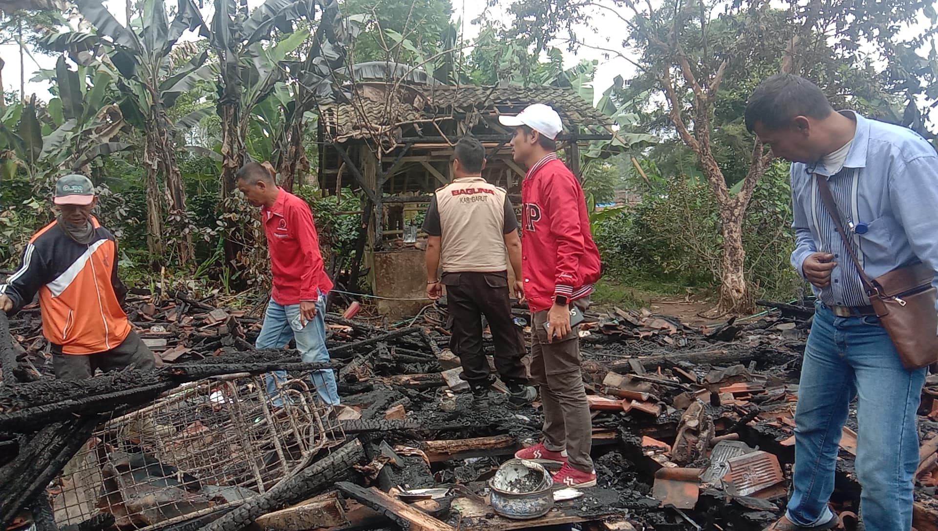 Rumah Hasaudin warga Desa Sindangsari, Kecamatan Cigedug, rata dengan tanah akibat kebakaran.