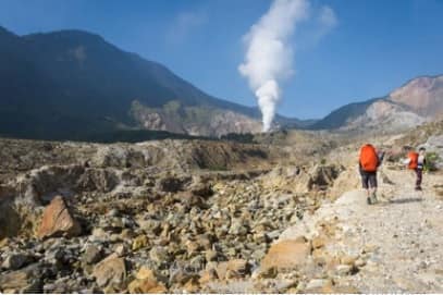 gunung papandayan (foto shutterstock) gunung papandayan (foto shutterstock)