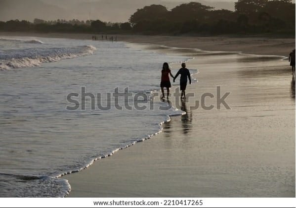 Pantai Santolo di Kabupaten Garut menjadi tujuan wisatawan setiap akhir tahun (foto shuttertstock)