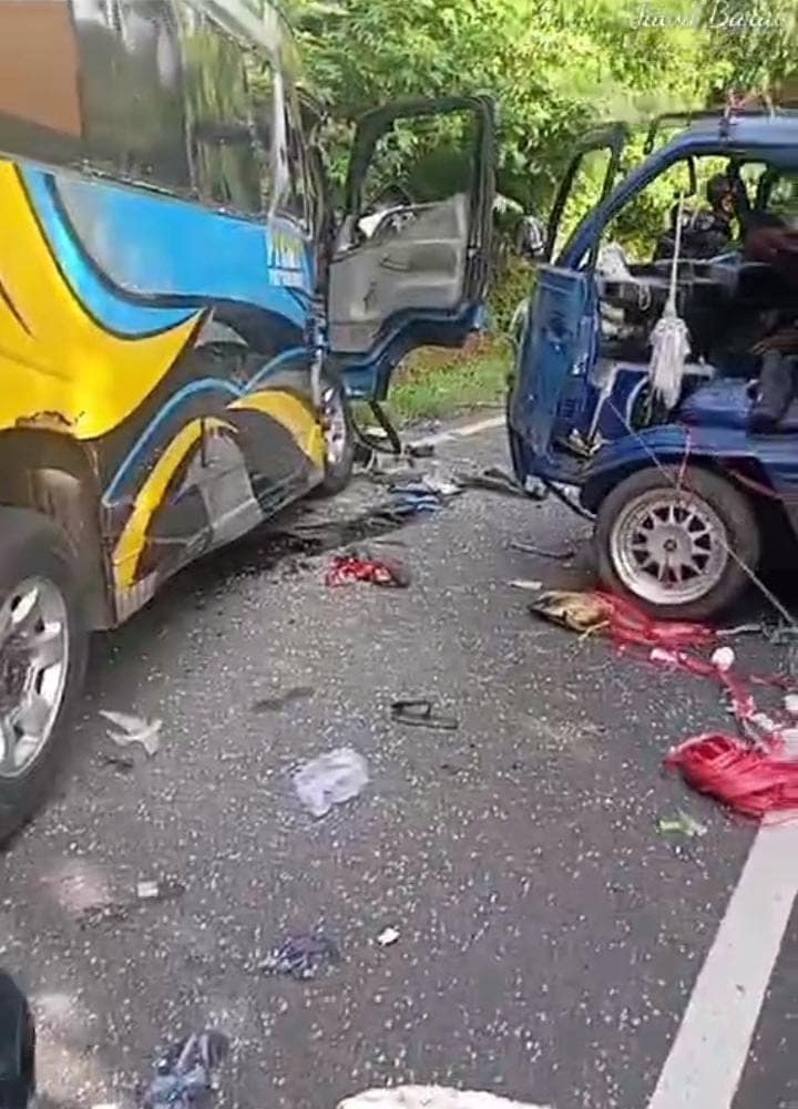 Kecelakaan Lalu Lintas di Jalan Raya Cisurupan, Pick-up Versus elf
