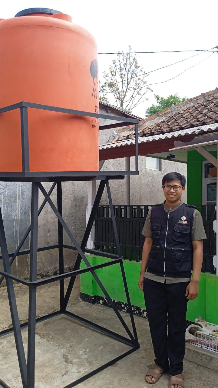 Dokumentasi pendistribusian toren oleh LAZIS Dokumentasi pendistribusian toren oleh LAZIS