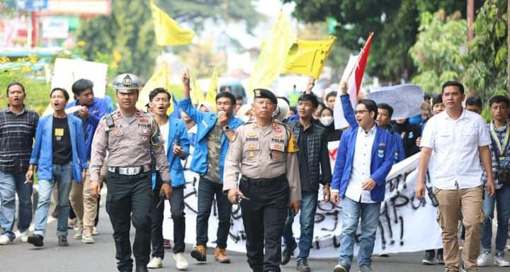 PMII Melakukan Demonstrasi
