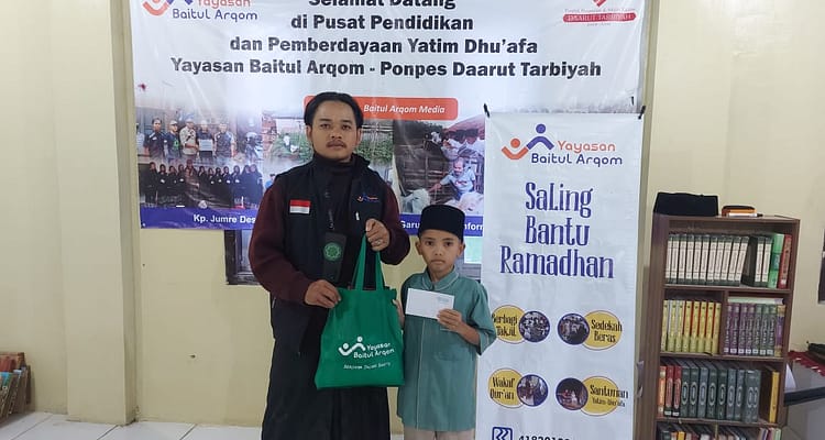 Yayasan Baitul Arqom salurkan bantuan Yayasan Baitul Arqom salurkan bantuan