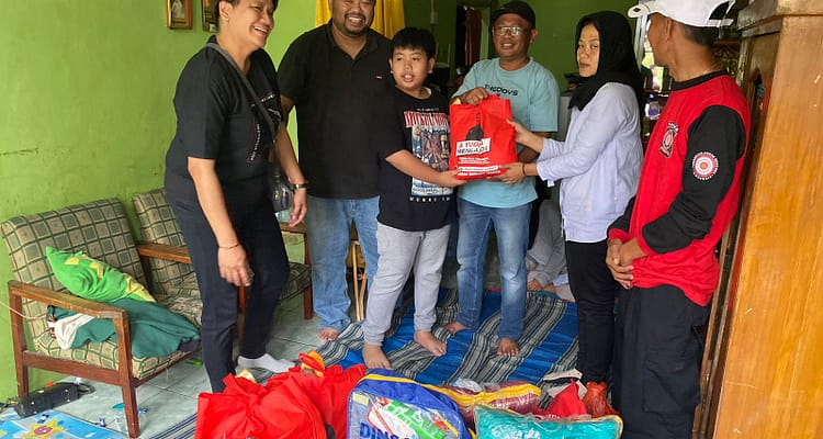 Pemberian Sembako Korban kebakaran Pemberian Sembako Korban kebakaran