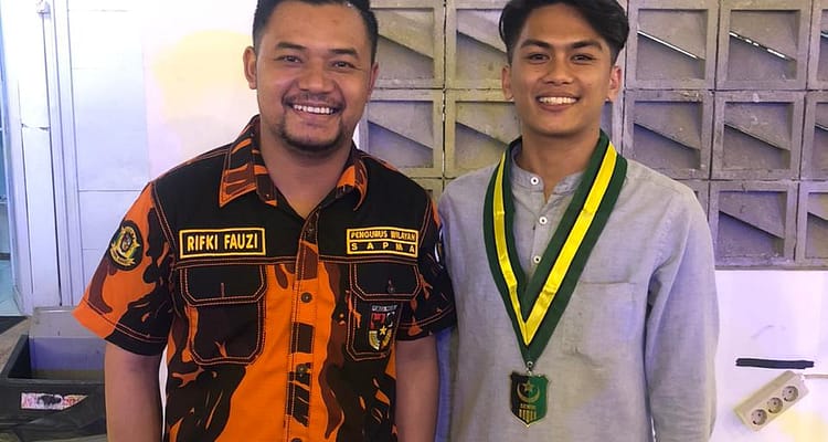 Poto bersama ketua DPC SEMMI Kab. bandung dengan Bung Rifki calon ketua DPD KNPI Kabupaten Bandung Poto bersama ketua DPC SEMMI Kab. bandung dengan Bung Rifki calon ketua DPD KNPI Kabupaten Bandung