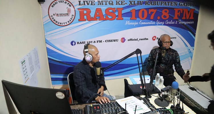 Siaran radio di Rasi FM Siaran radio di Rasi FM