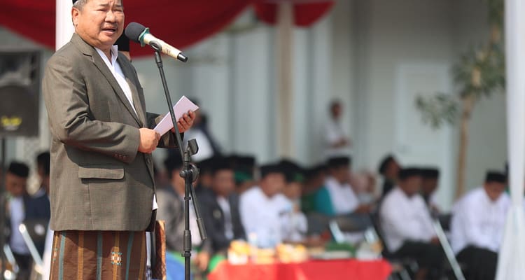 Bupati Garut Saat Mengisi Pidato Di Acara Hari Santri Nasional
